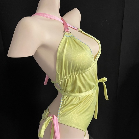 Bikini - Picture 2 of 3